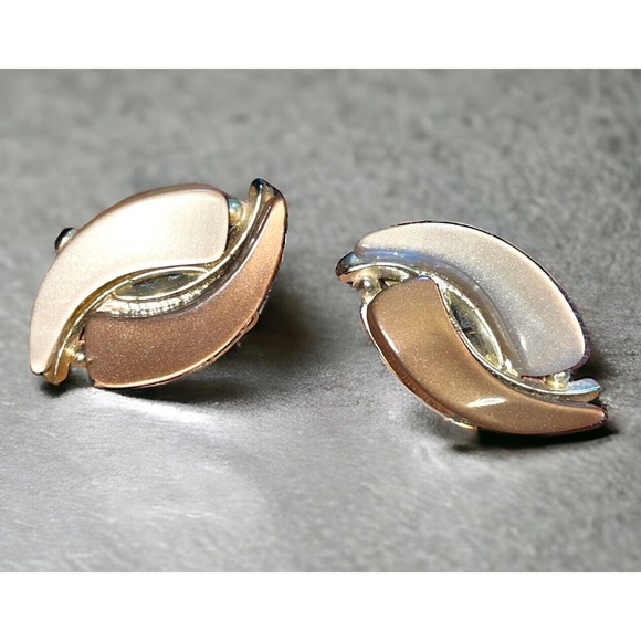 Vintage MCM Earrings Clip On Lucite Brown Beige Leafs Feather Silver Tone - Picture 1 of 12